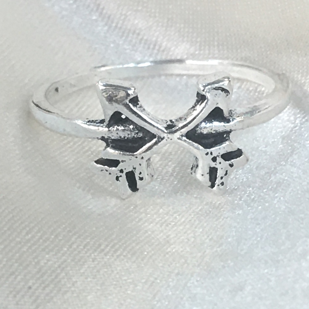 ❤️ 2 for $10 PRICE DROP 
Arrows Ring